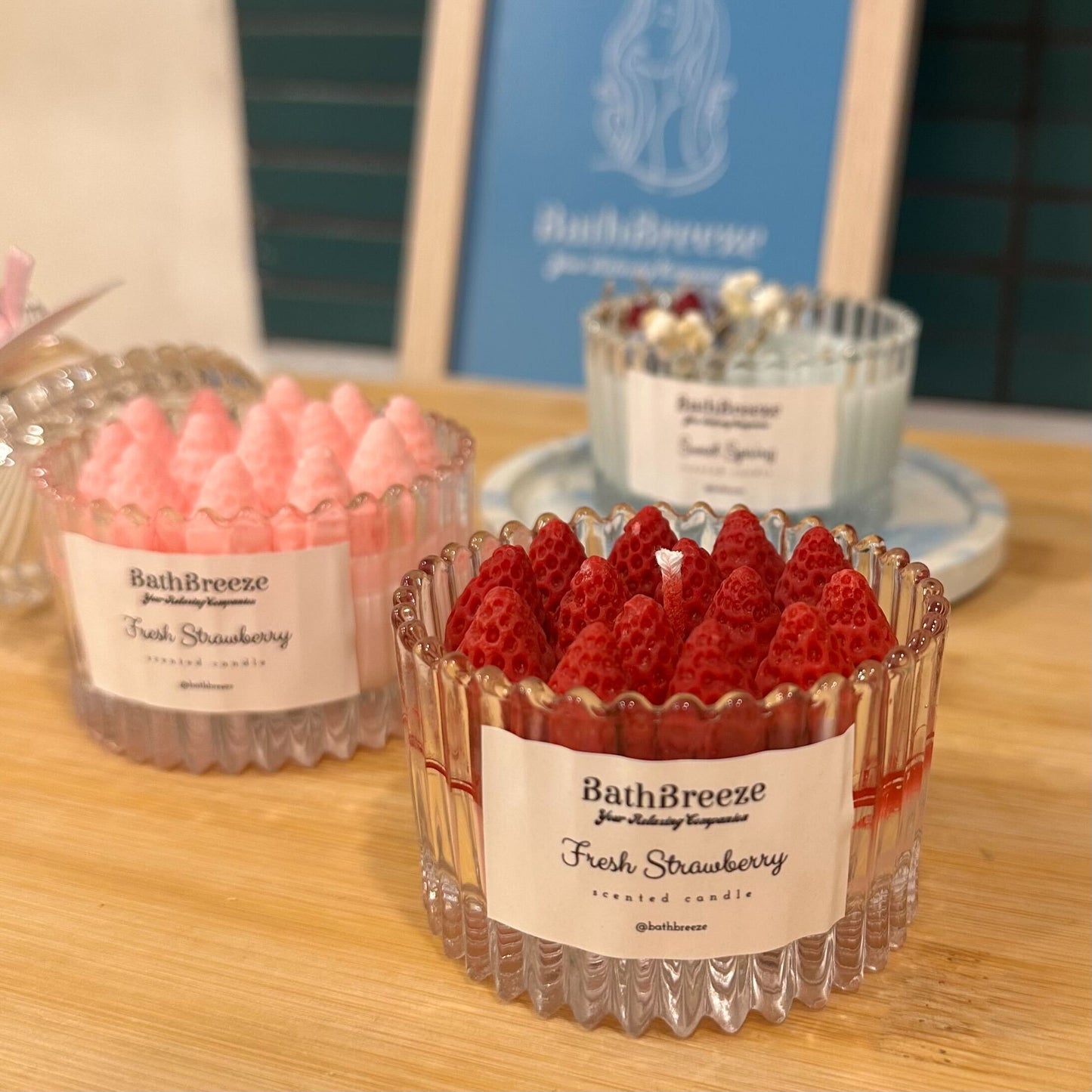 BathBreeze Fresh Strawberry Candle - Lilin Aromaterapi / Scented Candle - Red