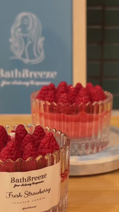 BathBreeze Fresh Strawberry Candle - Lilin Aromaterapi / Scented Candle - Red